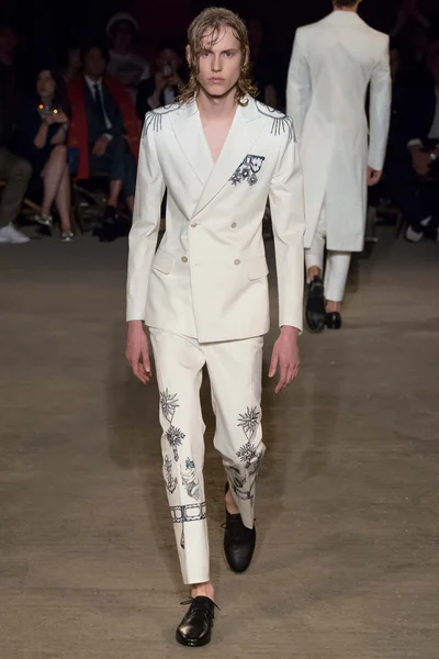 Look 2